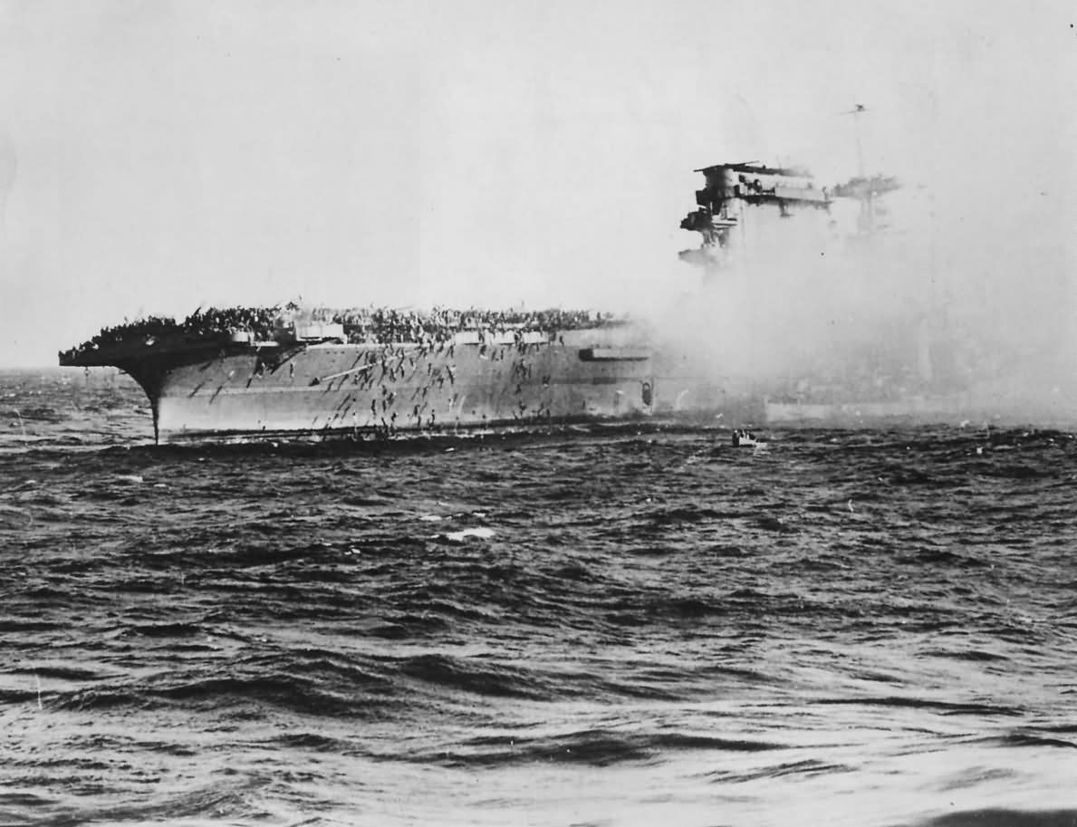 20170608crew_abandons_burning_uss_lexington_cv-2_during_battle_of_coral_sea_1942.jpg