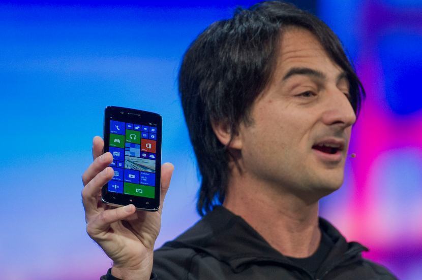 Joe Belfiore usando Android en redes sociales ¿ y Windows Phone apá?